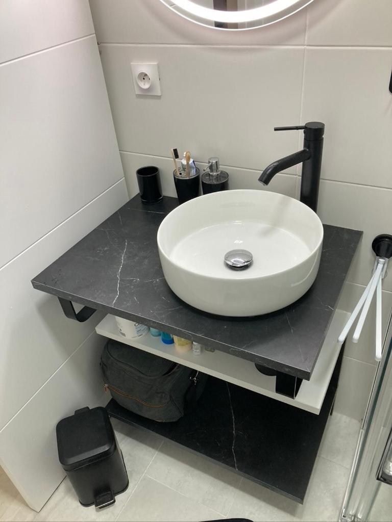 Tres Bel Entierement Renove Apartament